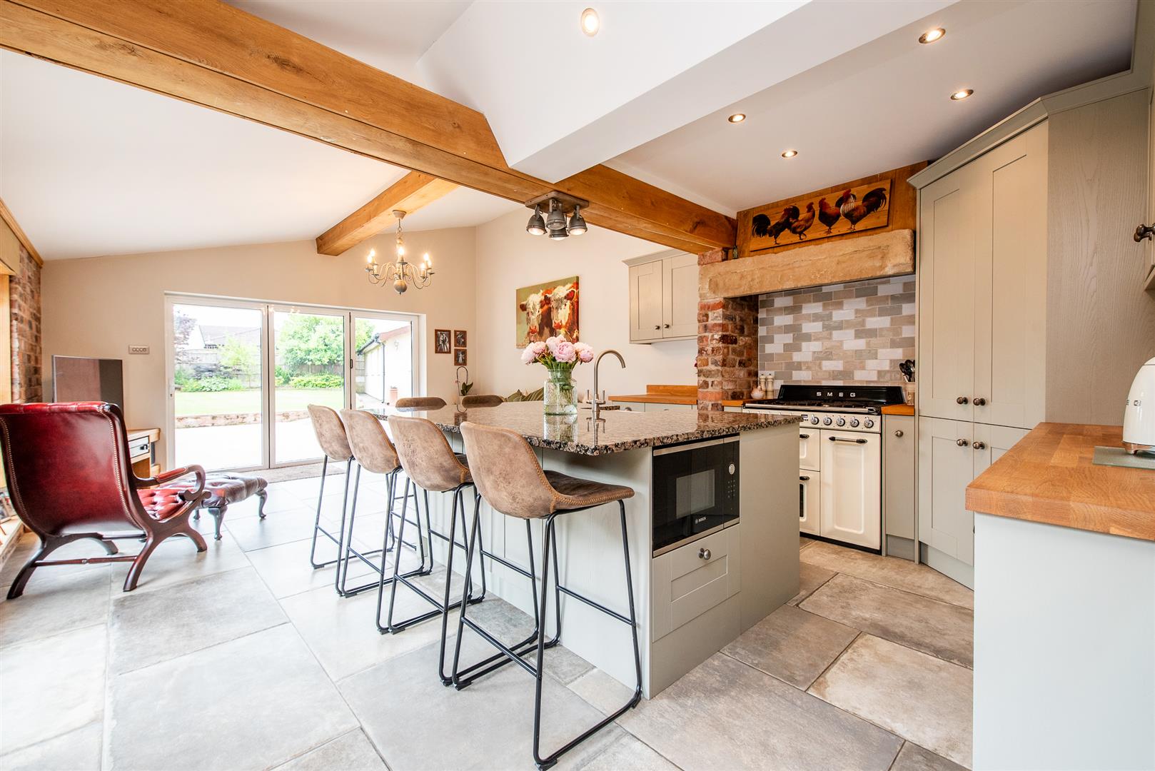 4 bed property in Marsh Lane, Preston